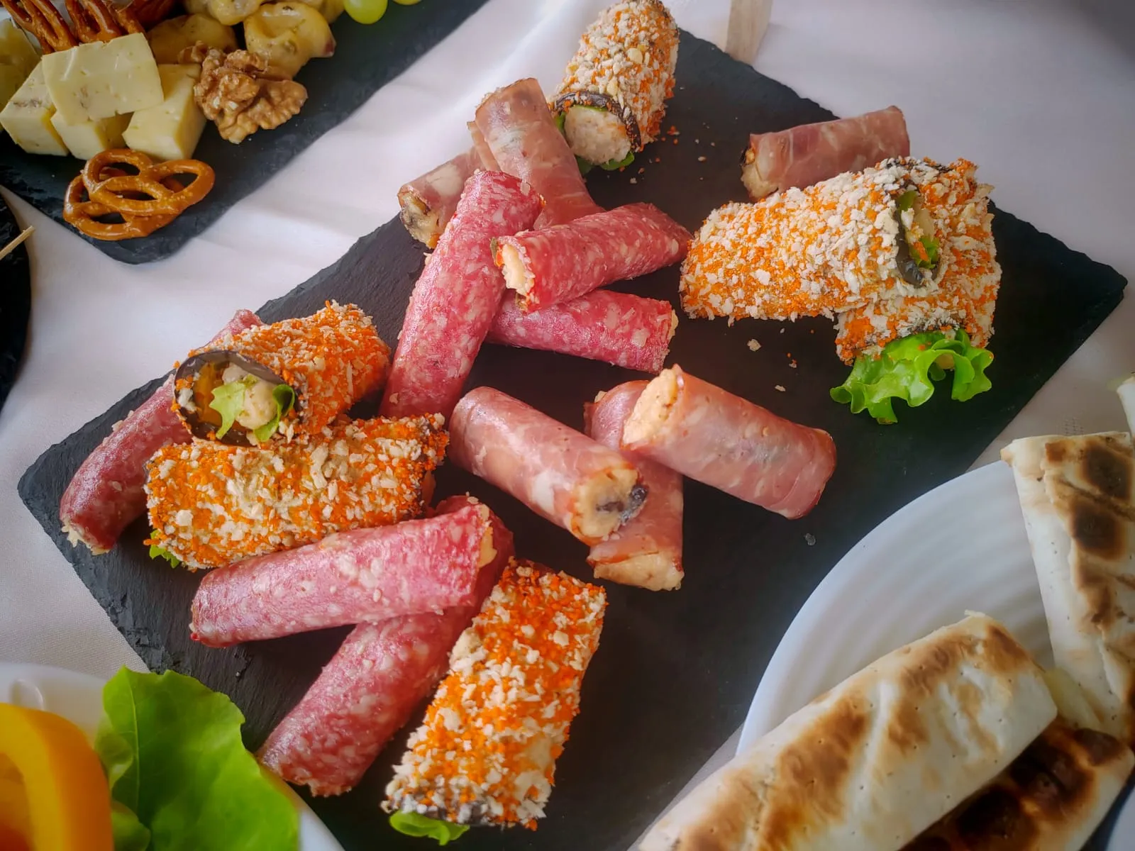 Рулетики из салями